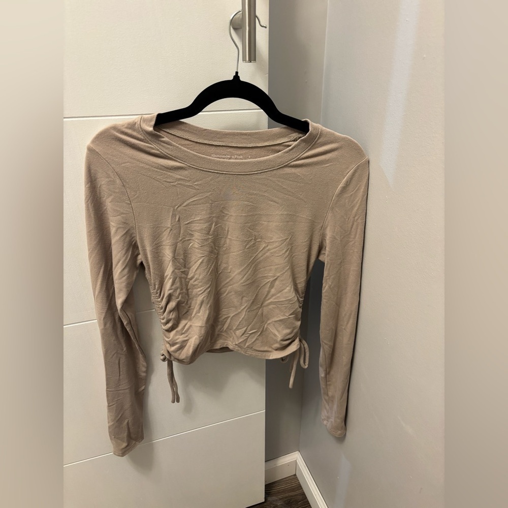 Abercrombie & Fitch womens long sleeve Side Ruched- Small - Beige - Picture 1 of 3